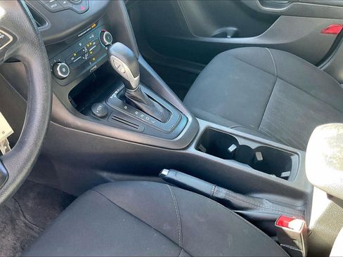 Used 2018 Ford Focus SE image 18