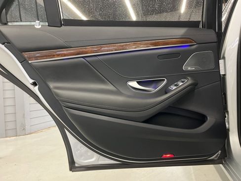 Used 2016 Mercedes-Benz S 550 4MATIC Sedan image 26