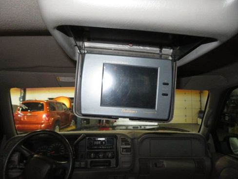 Used 1999 GMC Suburban 2500 w/ Marketing Opt Pkg 3 image 37