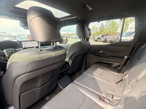 Used 2024 Lexus GX 550 image 4