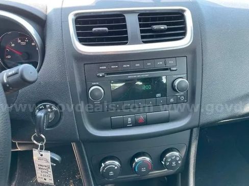 Used 2013 Dodge Avenger SE FWD image 17