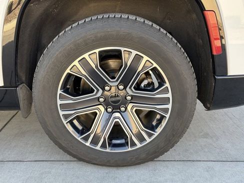 Certified 2025 Jeep Wagoneer L Base image 6