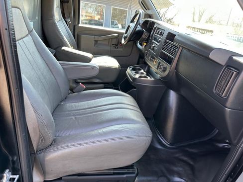 Used 2018 Chevrolet Express 2500 w/ Driver Convenience Package image 19