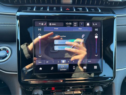 Used 2025 Jeep Grand Cherokee L Laredo w/ Luxury Tech Group I image 21