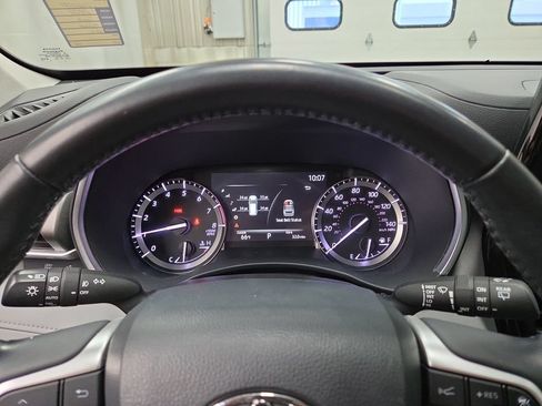 Used 2022 Toyota Highlander XLE AWD/4WD image 24