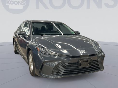 Used 2025 Toyota Camry LE image 5