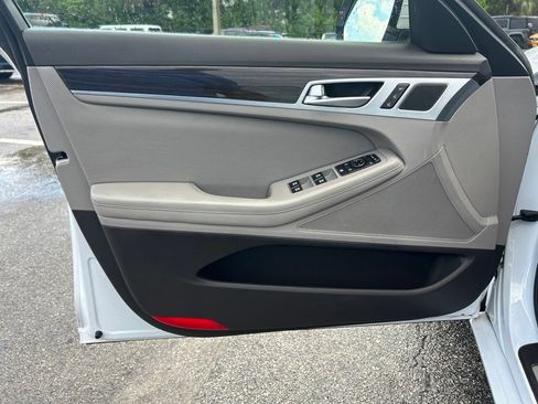 Used 2018 Genesis G80 3.8 RWD image 32