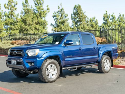 Used 2015 Toyota Tacoma PreRunner w/ TRD Sport Package RWD image 3