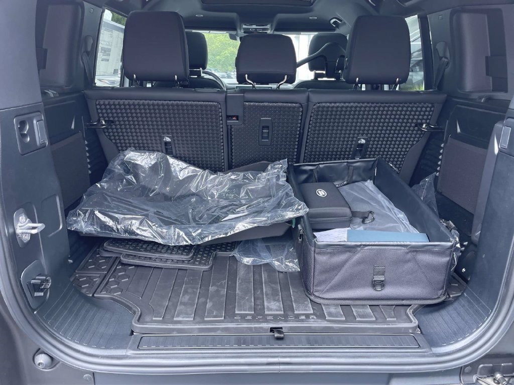 New 2026 Land Rover Defender 110 S AWD/4WD image 18