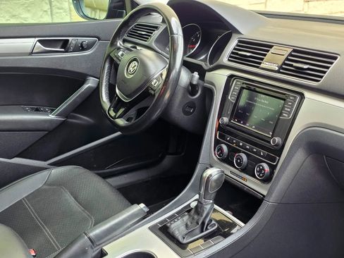 Used 2019 Volkswagen Passat 2.0T Wolfsburg w/ Wheels & Sunroof Package image 16