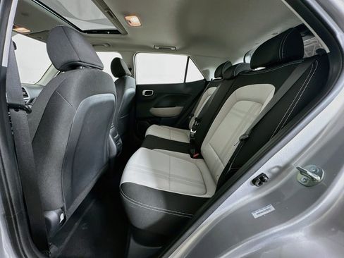 Used 2025 Hyundai Venue SEL FWD image 26