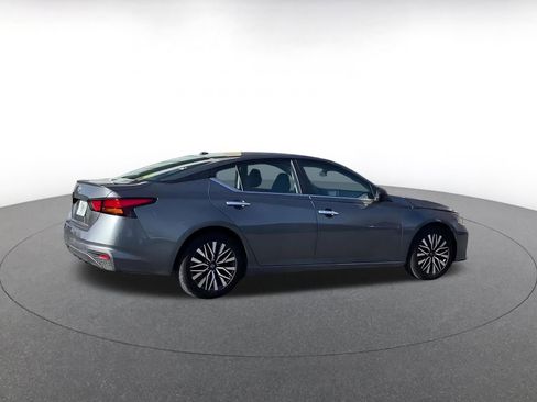 Used 2025 Nissan Altima 2.5 SV image 15