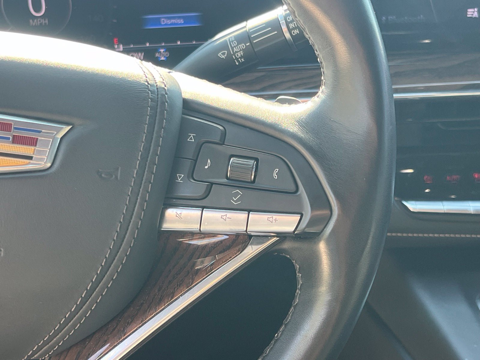Used 2021 Cadillac Escalade ESV Premium Luxury Platinum AWD/4WD image 33