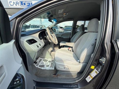 Used 2012 Toyota Sienna LE FWD image 18