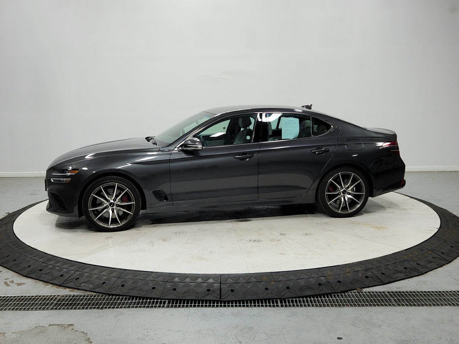 Used 2025 Genesis G70 2.5T RWD image 5
