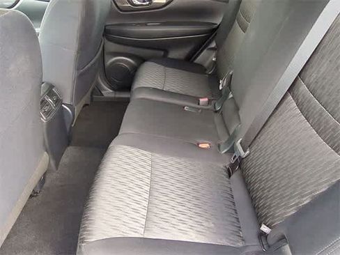 Used 2020 Nissan Rogue SV image 18