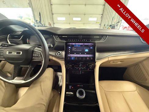 Used 2023 Jeep Grand Cherokee Limited w/ Black Appearance Package AWD/4WD image 23