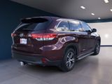 Used 2018 Toyota Highlander LE image 5