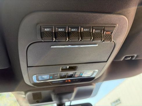 Used 2025 Ford F150 Raptor AWD/4WD image 33