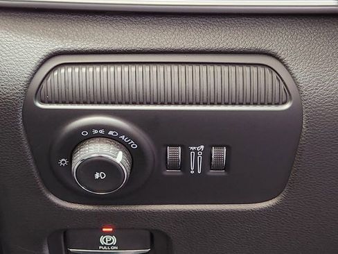 Used 2025 Jeep Wagoneer 4WD image 19