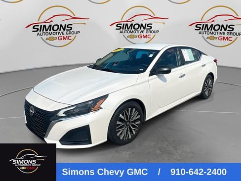Used 2024 Nissan Altima 2.5 SV FWD image 1