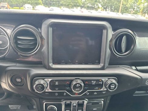 Used 2020 Jeep Gladiator Sport AWD/4WD image 18