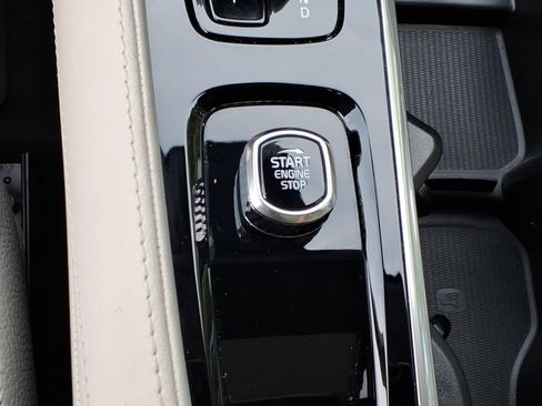 Certified 2025 Volvo XC90 B6 Plus w/ Protection Package Premier AWD/4WD image 26