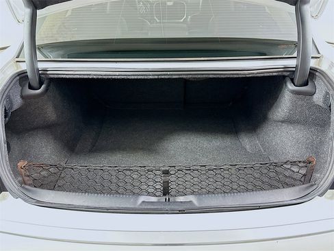 Used 2020 Chrysler 300 Touring L w/ Value Package image 16