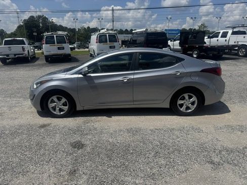 Used 2015 Hyundai Elantra SE FWD image 2