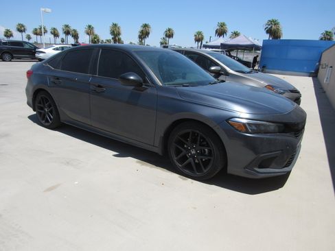 Used 2023 Honda Civic Sport image 2