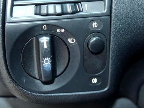 Used 1999 BMW 323i Convertible image 17