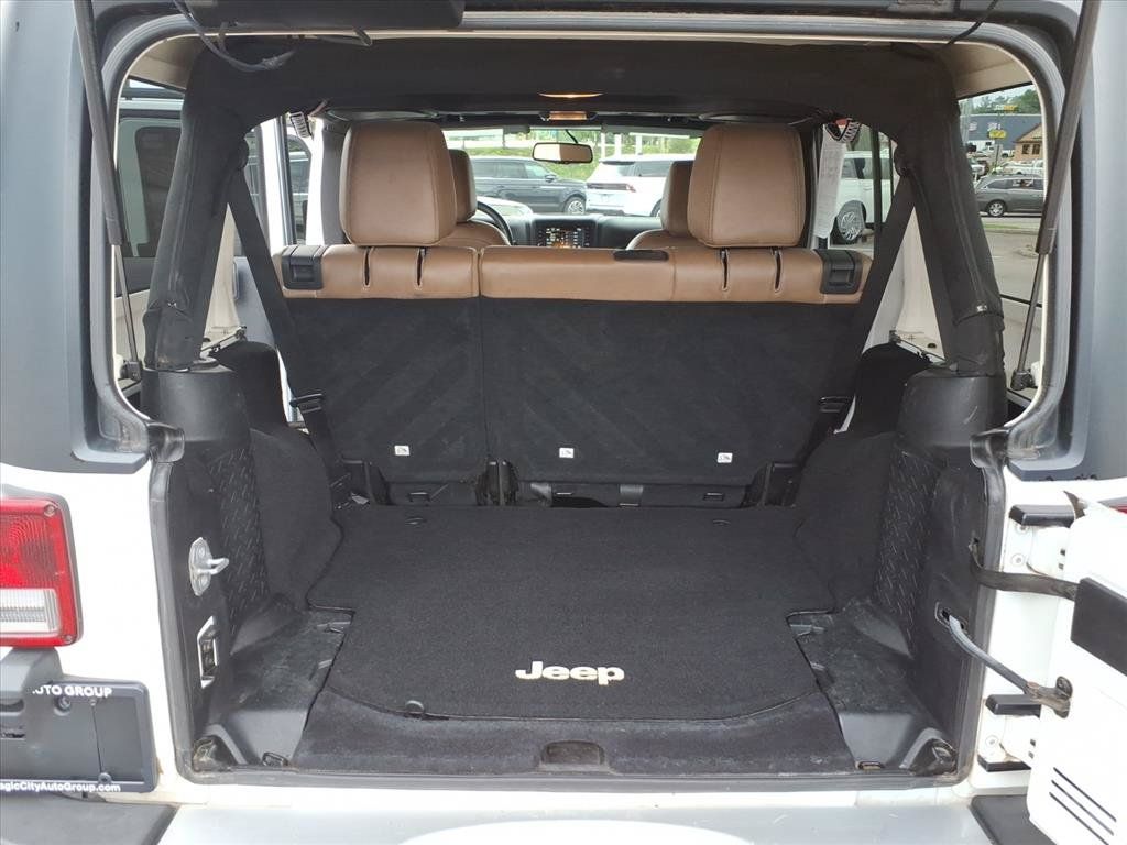 Used 2015 Jeep Wrangler Unlimited Sahara w/ Dual Top Group AWD/4WD image 7