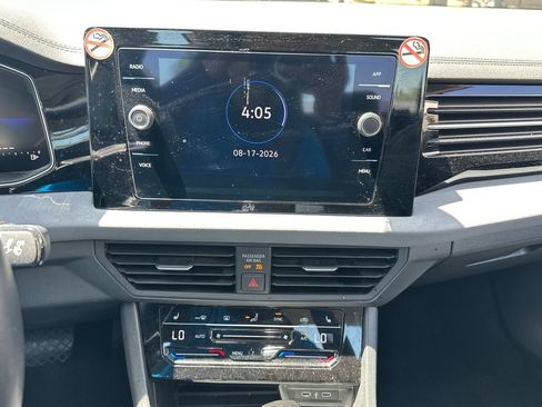 Used 2025 Volkswagen Jetta SE FWD image 14