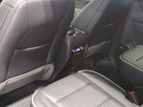 Used 2025 Buick Enclave Sport Touring w/ Power Package FWD image 18