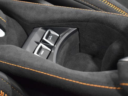 Used 2024 McLaren 750S Spider RWD image 35
