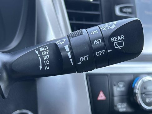 Used 2017 Toyota Highlander SE AWD/4WD image 31