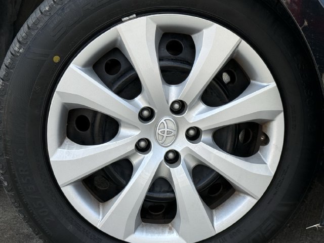 Used 2025 Toyota Corolla LE FWD image 10