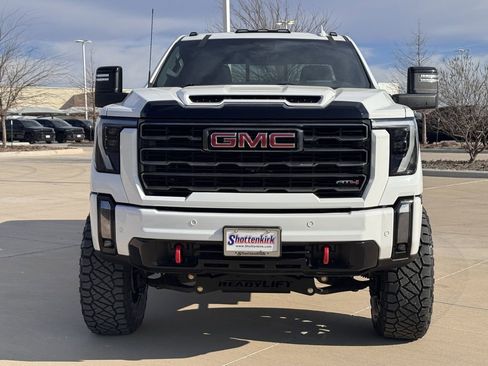 Used 2024 GMC Sierra 2500 AT4 w/ AT4 Premium Plus Package AWD/4WD image 7