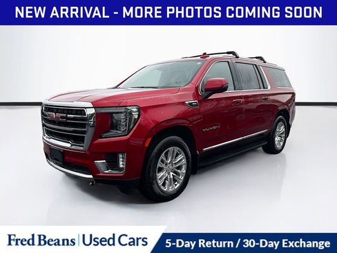 Used 2022 GMC Yukon XL SLT w/ SLT Luxury Package AWD/4WD image 3