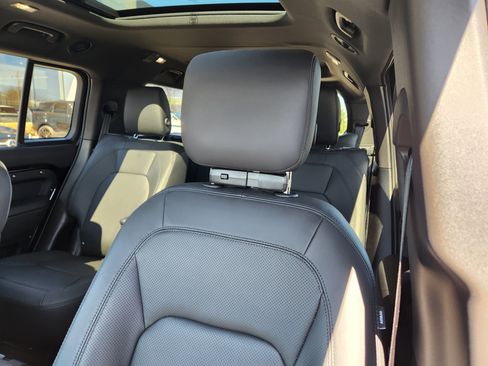Used 2025 Land Rover Defender 130 S image 11
