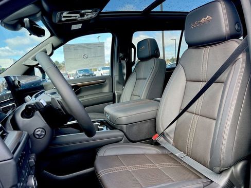 New 2026 Chevrolet Suburban High Country AWD/4WD image 17