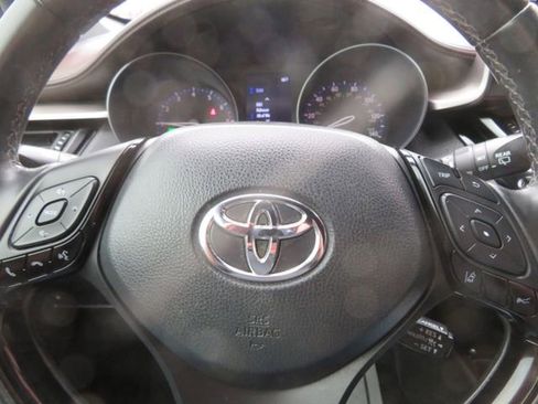 Used 2019 Toyota C-HR Limited FWD image 22