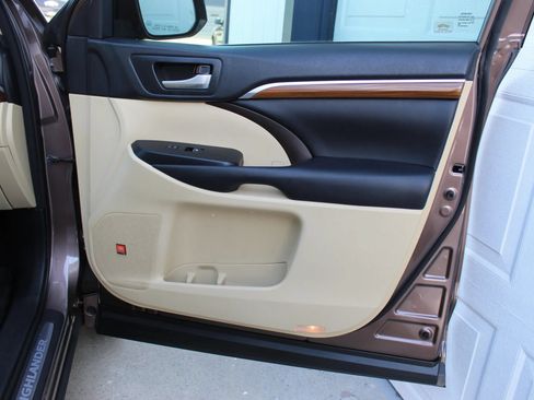 Used 2018 Toyota Highlander Limited AWD/4WD image 27