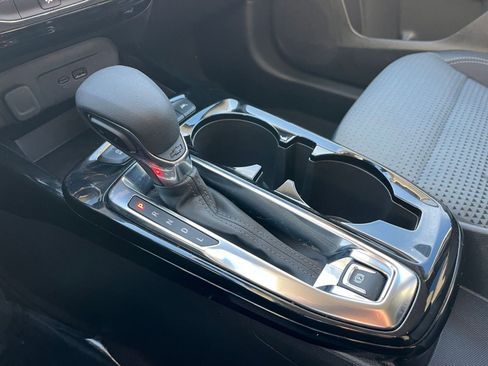 Used 2025 Chevrolet Trax LT image 40