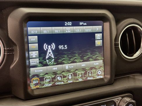 Used 2022 Jeep Wrangler Unlimited Sahara AWD/4WD image 21
