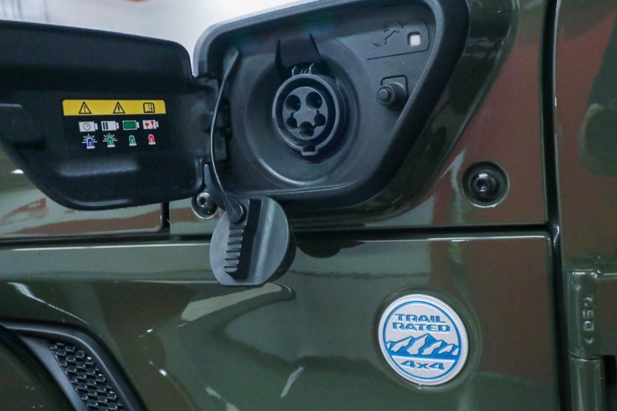 Used 2021 Jeep Wrangler Unlimited Sahara AWD/4WD image 40