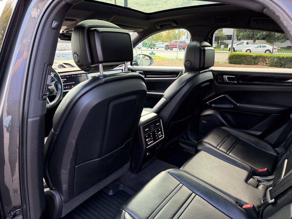 Used 2021 Porsche Cayenne S AWD/4WD image 23