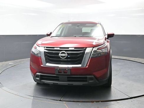 Used 2025 Nissan Pathfinder SV FWD image 8