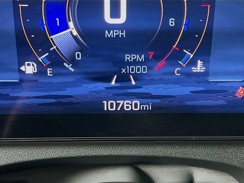 Used 2025 Chevrolet Traverse LT image 12