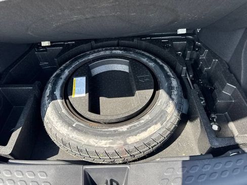 Used 2018 Toyota C-HR XLE FWD image 25
